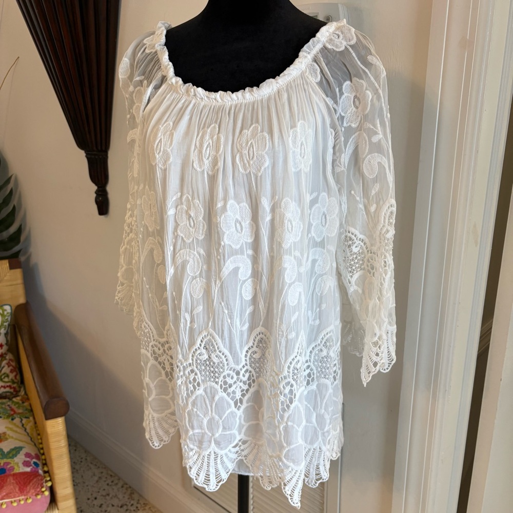 TEMPO PARIS White Lace Embroidered 3/4 Sleeve Silky Top! Lined! Elastic Neckline